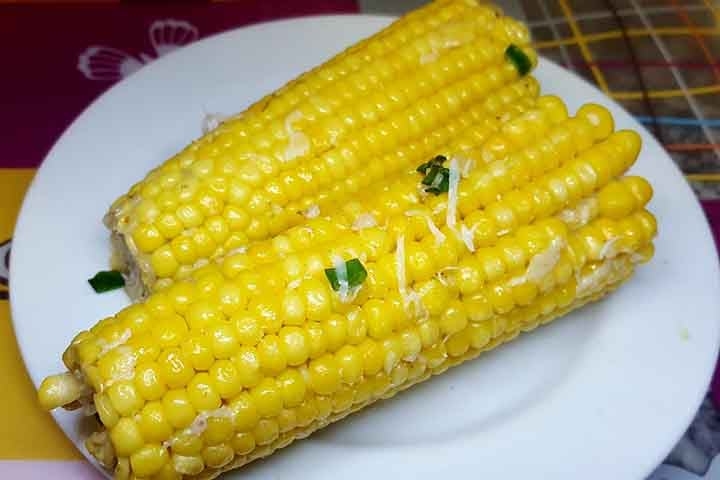 Desta forma, fizeram com que a celebração ocorresse com algo que fosse mais típico da terra onde estavam. Sendo assim, foi escolhido o milho, que já era consumido pelos índios nativos. A partir disso, o cereal se popularizou em todas as regiões do país.  Reprodução: Flipar