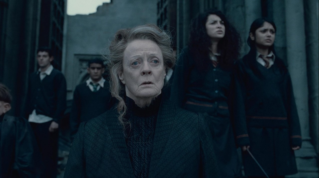 Minerva McGonagall (Maggie Smith) – Professora de Transfiguração e vice-diretora de Hogwarts. Justa e exigente, tem um grande senso de proteção pelos alunos e se destaca na batalha final.
 Reprodução: Flipar