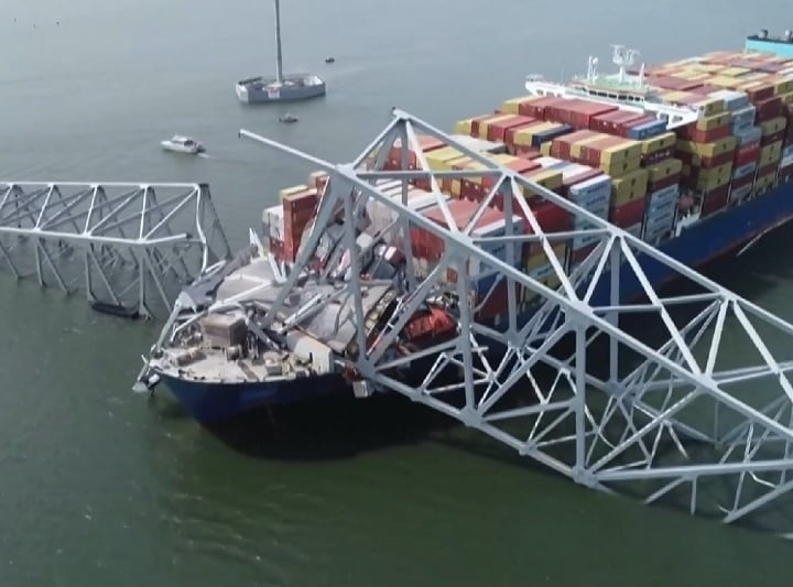 Em um comunicado, a empresa de transporte marítimo Maersk anunciou que havia alugado o navio, que estava transportando carga da multinacional. Reprodução: Flipar