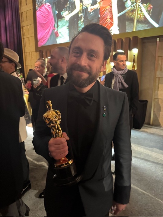 Kieran Culkin, vencedor do Oscar de Melhor Ator Coadjuvante. Foto: Reprodução: X