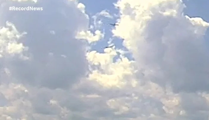 Controlador de voo - Uma  situação recente mostra o quanto essa função é tensa. Uma decisão atabalhoada de um controlador de voo nos EUA quase provocou um acidente fatal perto do aeroporto de Syracuse, no estado de Nova Iorque. E realçou a responsabilidade de um profissional que lida com vida e morte de passageiros e tripulantes.  Reprodução: Flipar