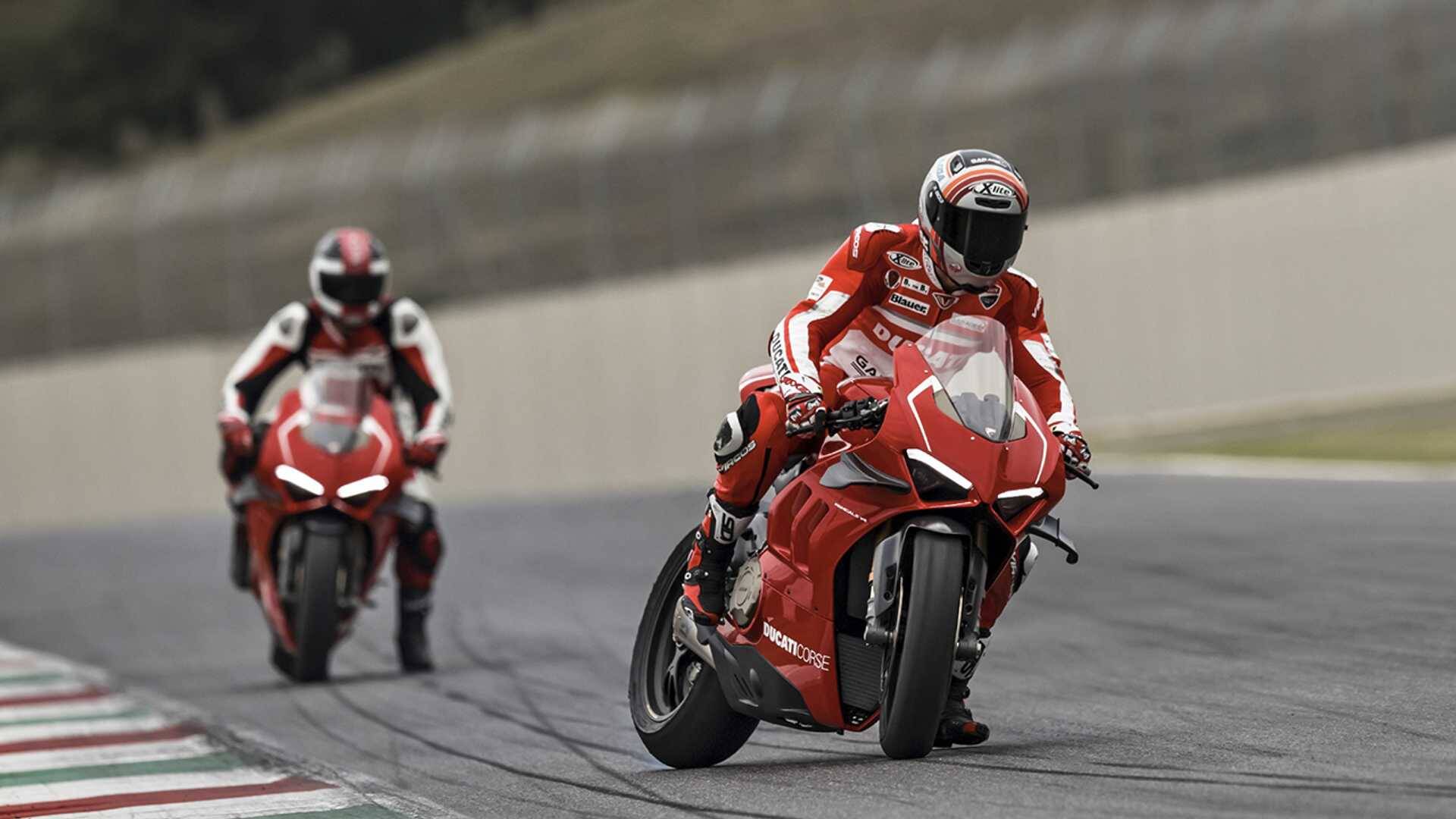 Foguete em duas rodas: chega a Ducati Panigale V4R