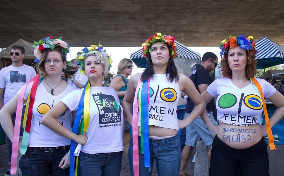 Em 2012 foi em ato que exigia melhores serviços para grávidas no SUS do grupo radical feminista Femen. Ela diz que não sabia que ato era do grupo e não ser feminista. Foto: Reprodução
