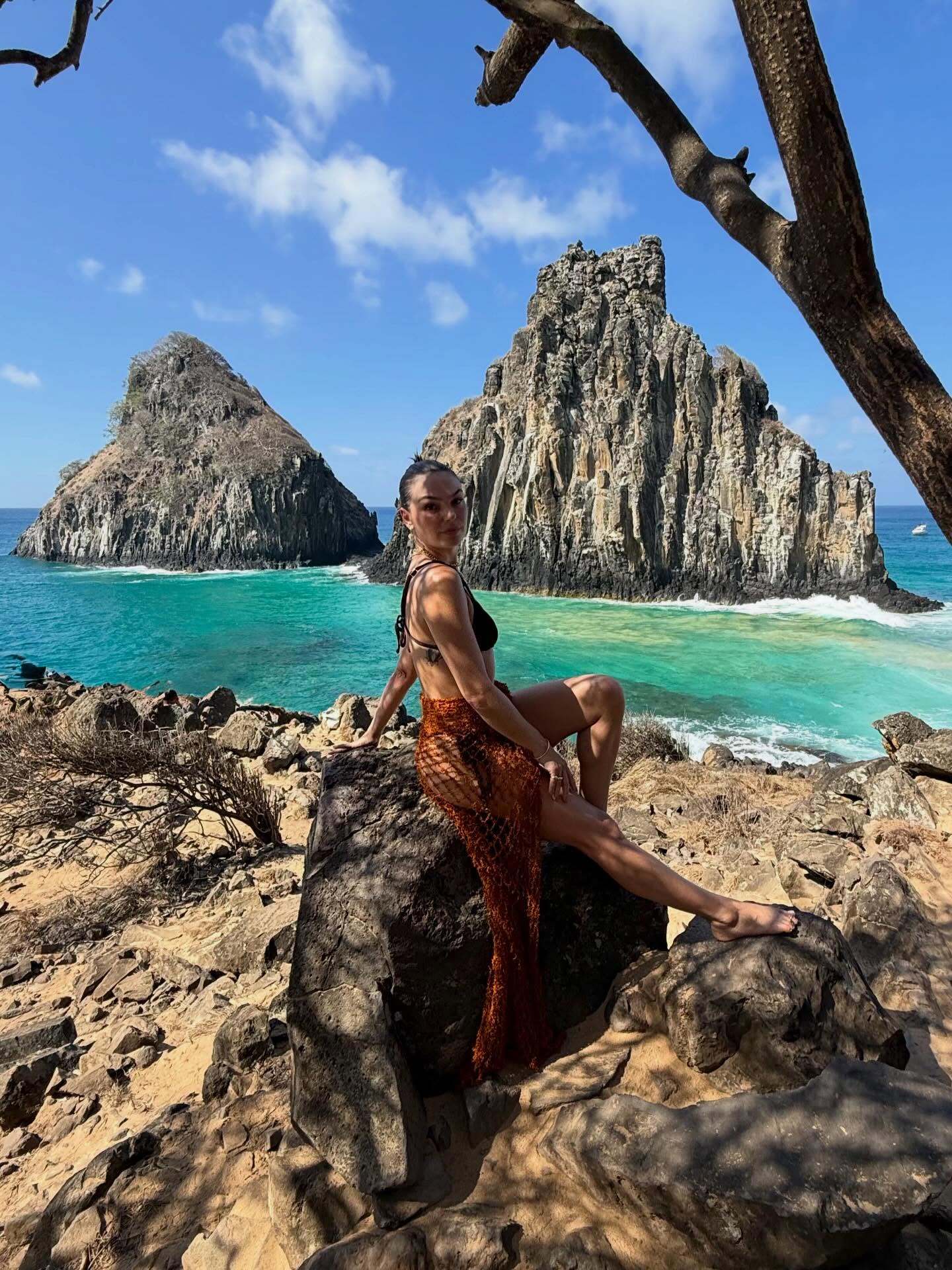 Ísis Valverde também escolheu um destino queridinho dos famosos: Fernando de Noronha. Foto: Instagram/@isisvalverde