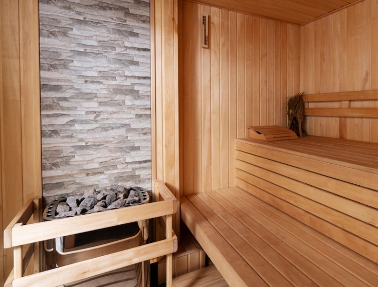 As saunas costumam ter uma cesta de pedras quentes junto da fornalha, onde se joga água pra aumentar a umidade do ar.