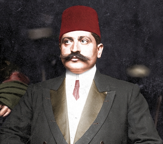 Talat Pasha (1874-1921) - Responsável por comandar o Império Otomano num período de terror: estupros, torturas, roubos, assassinatos. De 1917 a 1918, massacrou mais de 1 milhão de armênios, quase metade de população da Armênia na época. Só parou quando foi morto por um sobrevivente. 