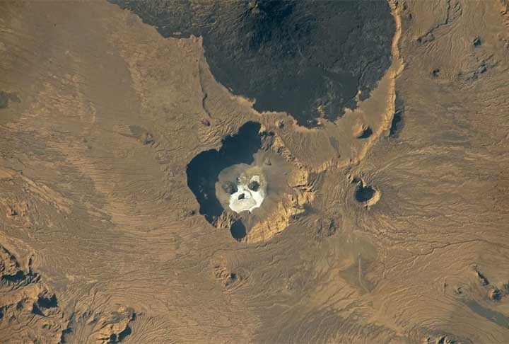 Recentemente, uma foto divulgada pela NASA, a agência espacial americana, causou espanto por parecer uma gigantesca caveira no Deserto do Saara.  Reprodução: Flipar