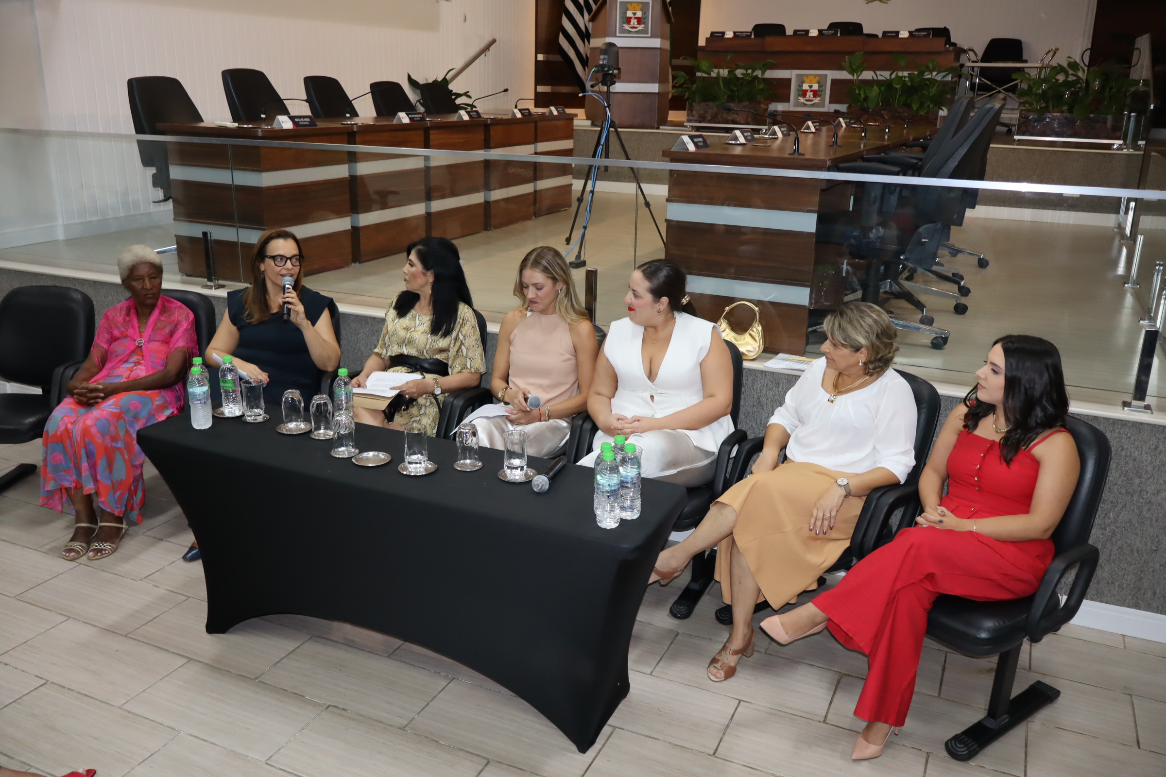 Lúcia Aparecido, Denise Florencio, Meres Affonso, Luciana Del Costa, Marina Rotella, Cris Mazon e Beatriz Villaça, (esq. para dir). Foto: Foto: Pedro H. Lopes