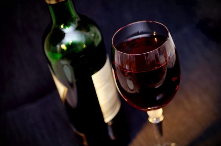 Dos vinhos tintos brasileiros avaliados, 24 se destacaram como os melhores. Dois rótulos empataram na primeira posição, cada um com 93 pontos em uma escala até 100.  Reprodução: Flipar
