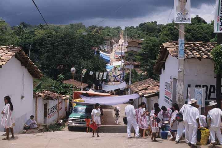 A história da região também é marcada por conflitos pela terra, com o povo amuzgo perdendo o controle de suas propriedades para senhores espanhóis desde o período colonial. Reprodução: Flipar