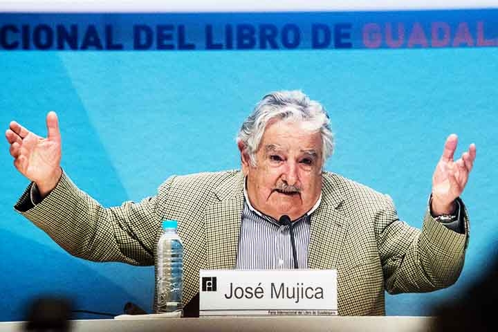 Após deixar a presidência, Mujica foi eleito para o Senado em dois pleitos consecutivos. Quando renunciou ao mandato, em 2020, ele disse que a pandemia de Covid-19 tinha influenciado a decisão. 
 Reprodução: Flipar