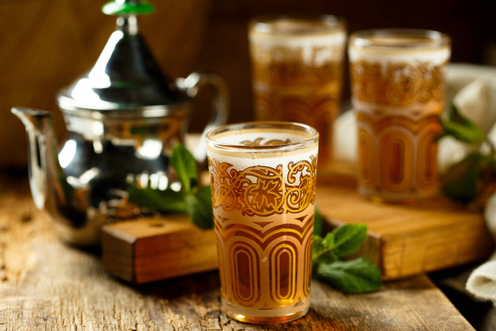 O chá de menta marroquino é um dos itens que chamam atenção dos turistas. Foto: shutterstock 