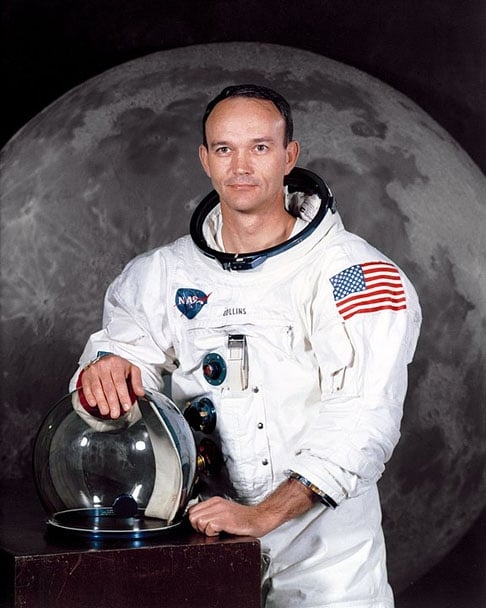 O terceiro tripulante, Michael Collins, de 38 anos, ficou na nave. Não teve o gostinho de pisar no solo lunar, mas estava logo ali. Enquanto Collins cuidava dos controles da nave, Armstrong e Aldrin coletavam materiais. Ao todo, eles ficaram cerca de 21 horas e meia na Lua.  Reprodução: Flipar