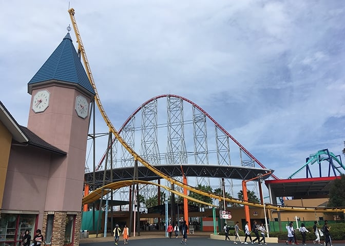 Steel Dragon 2000 - Japão - no parque de diversão Nagashima Spa Land na Prefeitura de Mie do Japão. Reprodução: Flipar