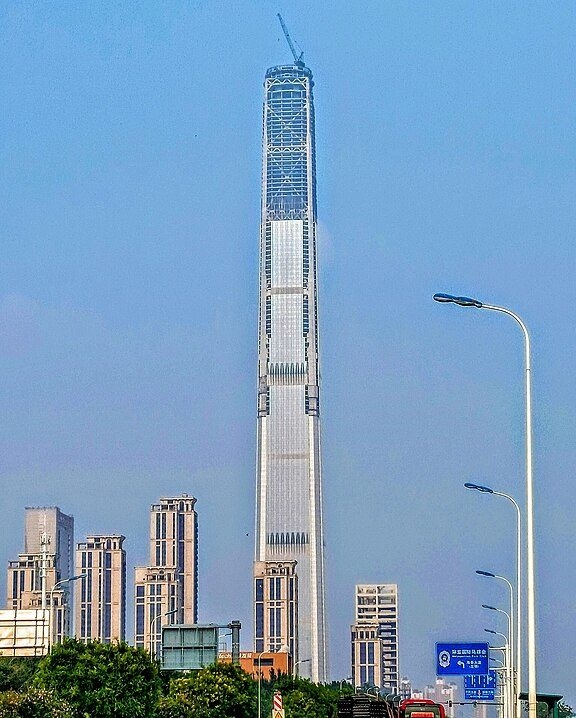 1) Goldin Finance 117 Tower, China (598 m): Um dos arranha-céus abandonados mais altos do mundo teve sua construção iniciada em 2008, mas sofreu os impactos da crise financeira global da década de 2010. Reprodução: Flipar