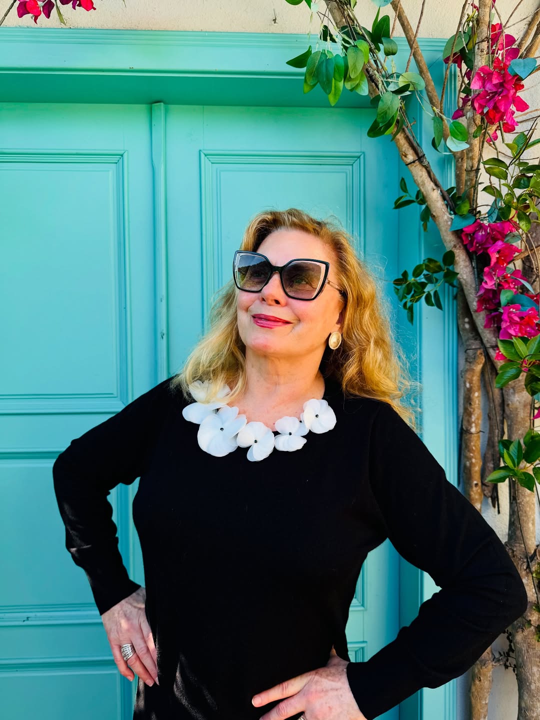 Vera Fischer comentou sobre autoestima e envelhecimento nesta segunda-feira (9). A atriz de 73 anos publicou fotos no Instagram e escreveu uma mensagem em que valoriza a maturidade e rejeita pressões sobre juventude eterna.. Foto: Instagram