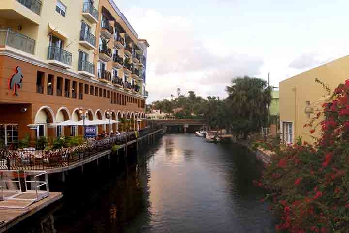 Considerados os canais localizados nos distritos e vilarejos que formam a “Grande Fort Lauderdale”, a rede totaliza 480 km. 

 Reprodução: Flipar