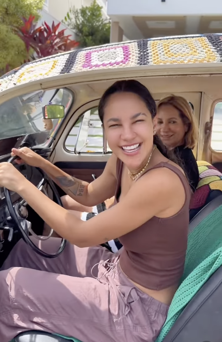 A mãe da cantora foi responsável pela trasnformação. Foto: Reprodução/redes sociais