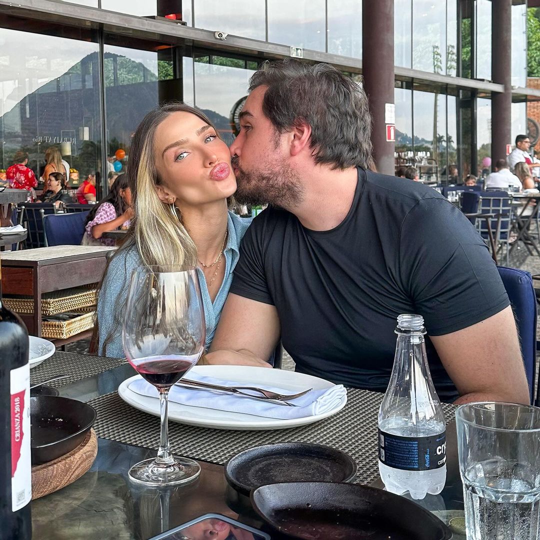 Patricia Moreira publicou registro de almoço com o namorado, Olin Batista, em restaurante no Rio de Janeiro Reprodução/Instagram