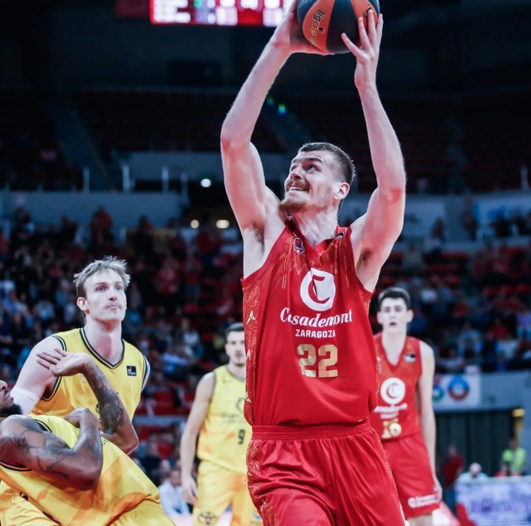 Jogador perde rim na Copa do Mundo de Basquete; veja lance