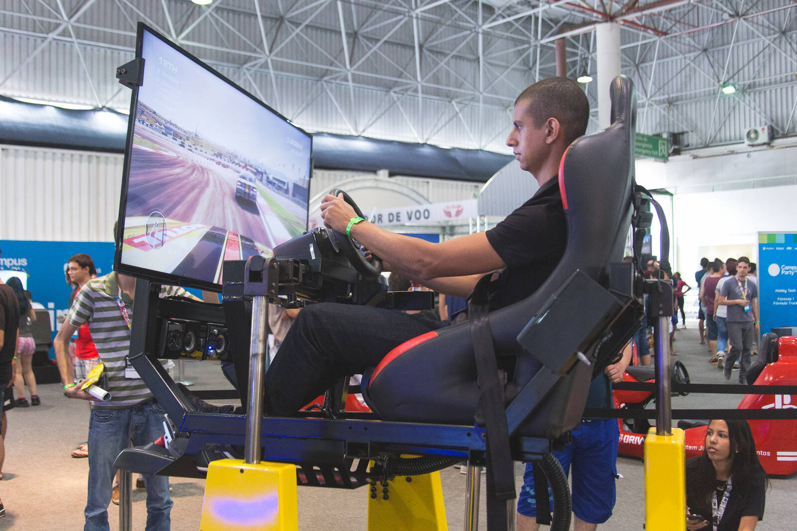 O que não falta na Campus Party é estande com opções de jogos. Foto: Pedro Fernandes/Divulgação
