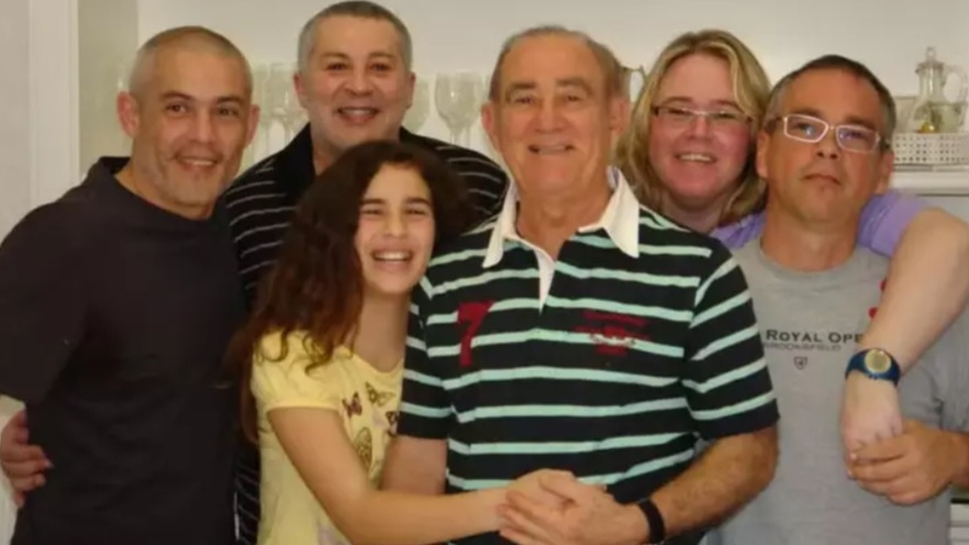 Além de Lívian, o humorista tem mais quatro filhos, todos frutos do casamento anterior de Renato Aragão com Marta Rangel: Paulo, Renato, Ricardo e Juliana. 
 Reprodução: Flipar