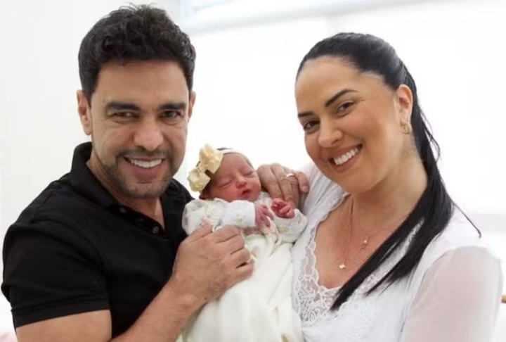 Em 2014, Zezé assumiu um namoro com a influenciadora Graciele Lacerda. Juntos, eles tiveram a menina Clara. . Foto: Reprodução: Flipar
