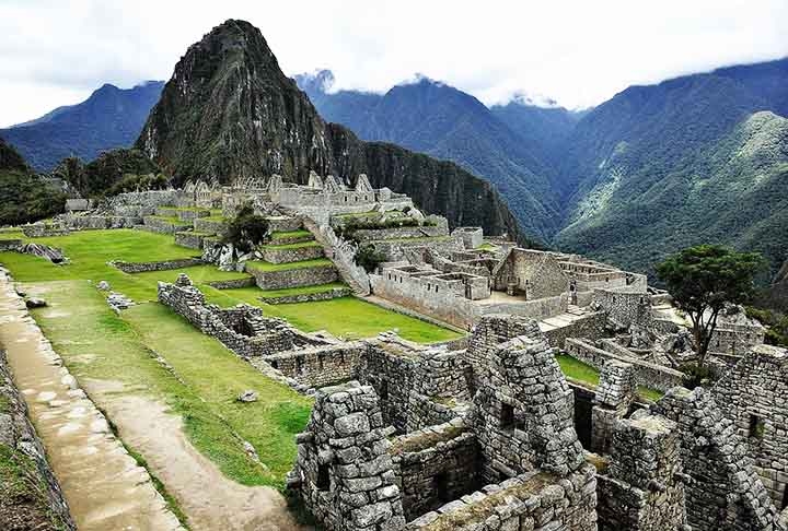 Peru - Surfe em Punta Hermosa é uma atividade popular. Trekking nos Andes leva a Machu Picchu. O rafting nos rios Urubamba e Apurímac proporciona desafios incríveis. Reprodução: Flipar