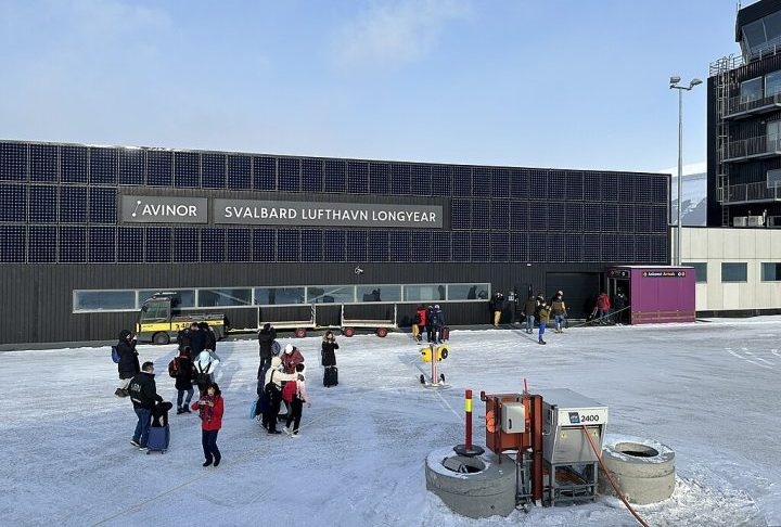 Construído nos anos 1970, o aeroporto é vital para os cerca de 2.500 habitantes da região, pois garante o recebimento de suprimentos essenciais. Reprodução: Flipar