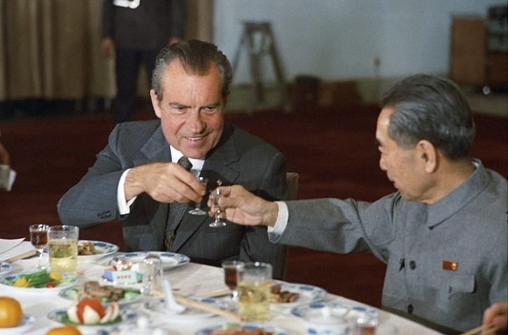 Após a renúncia, Richard Nixon lançou oito livros e viajou pelo mundo exercendo importantes funções diplomáticas. 
 Reprodução: Flipar