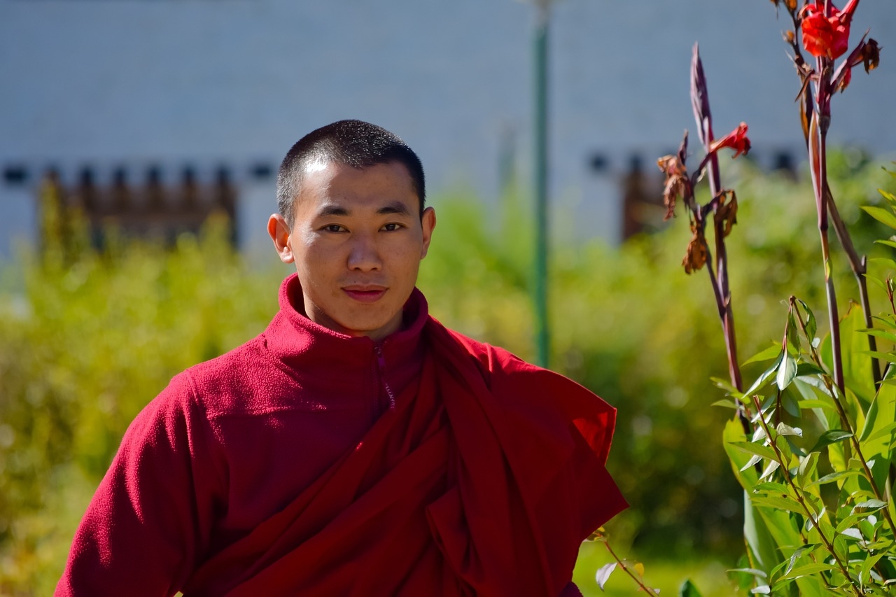 O conceito de Felicidade Nacional Bruta foi introduzido pelo quarto rei do Butão, Jigme Singye Wangchuck, na década de 1970. Ele queria medir o progresso do país não apenas em termos de crescimento econômico, mas também considerando o bem-estar espiritual e social dos cidadãos. Reprodução: Flipar