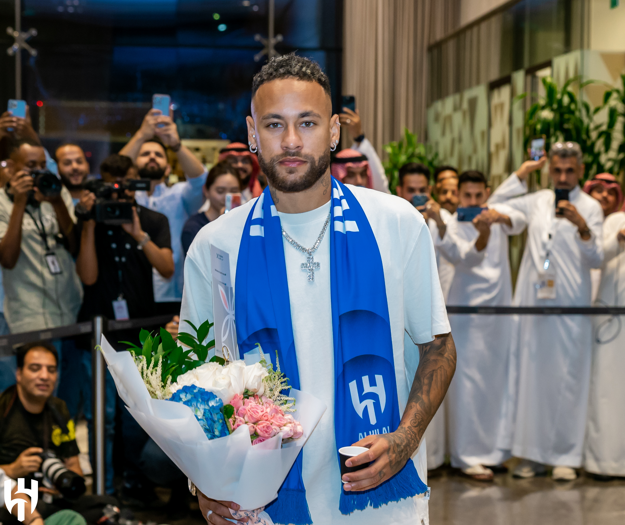 Neymar é apresentado no Al-Hilal, mas estreia é adiada