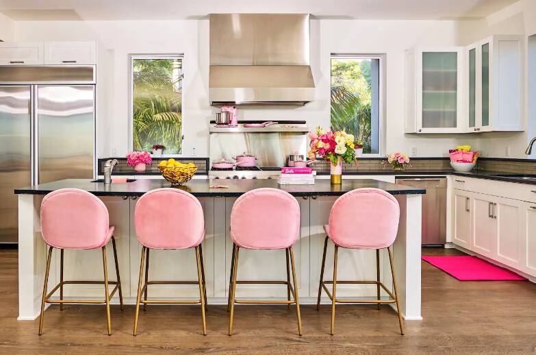 A cozinha da Barbie está equipada com tudo que os hóspedes puderem. Foto: Divulgação/ Airbnb