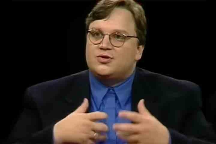 Na vida pessoal, o diretor mexicano casou-se em 1986 com Lorenza Newton, com quem teve duas filhas. A separação do casal aconteceu em 2018 - o anúncio, curiosamente, foi feito dias depois da cerimônia do Oscar que consagrou del Toro por “A Forma da Água”. Desde 2021, ele é casado com a roteirista Kim Morgan, com quem colaborou no filme “O Beco do Pesadelo”. 

 Reprodução: Flipar