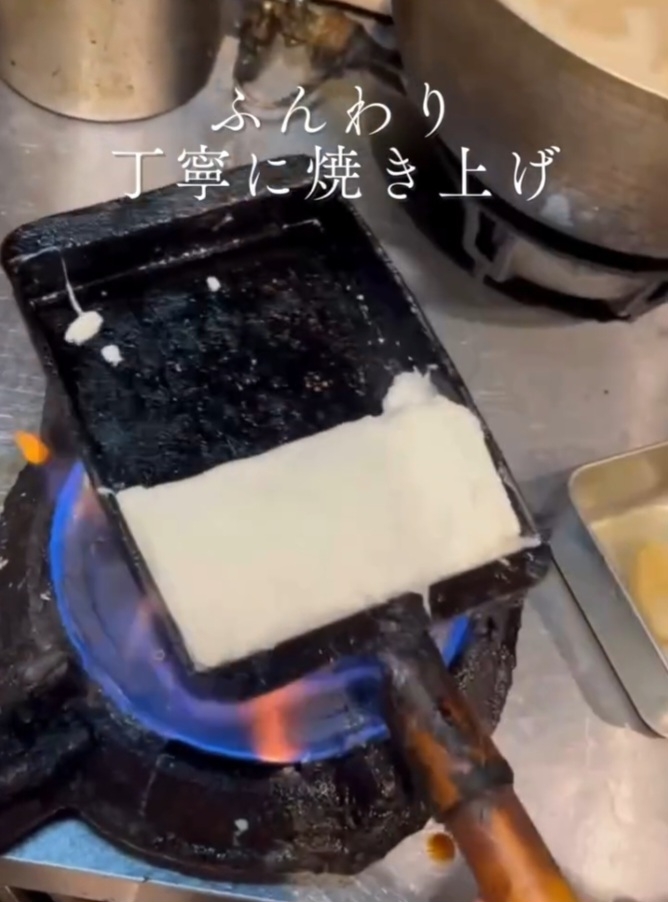 Mas o vídeo é verdadeiro e tem explicação. A coluna Fato ou Fake do G1 verificou que o próprio restaurante chamado Izakaya Maki explica o item do menu que ficou popular.  Reprodução: Flipar