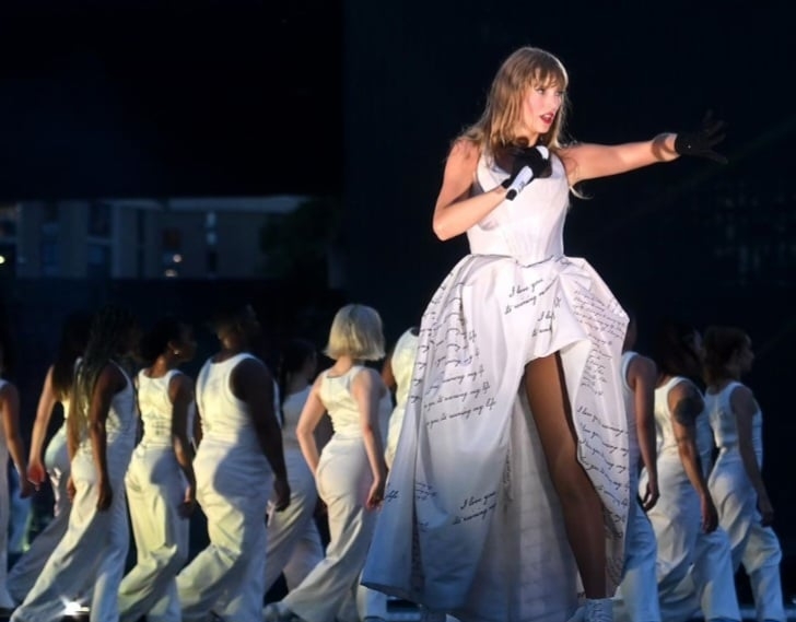 Taylor Swift percorreu os cinco continentes entre março de 2023 e dezembro de 2024 com “The Eras Tour”. A turnê mais lucrativa do mundo arrecadou mais de 1 bilhão de dólares.
 Reprodução: Flipar