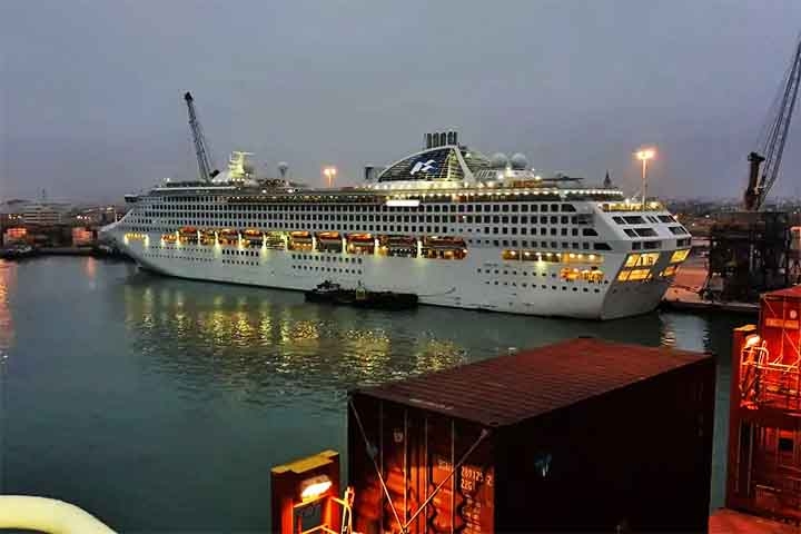 Lima (Callao), Peru: O porto de Callao serve como porta de entrada para Lima, oferecendo aos passageiros de cruzeiros acesso à rica história e gastronomia peruana.
 Reprodução: Flipar