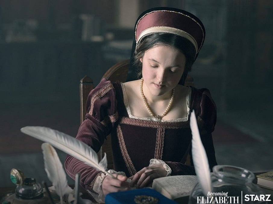 A atriz Bella Ramsey no paple de Lady Jane Grey na série "Becoming Elizabeth". Foto: Reprodução/Instagram 17.01.2023