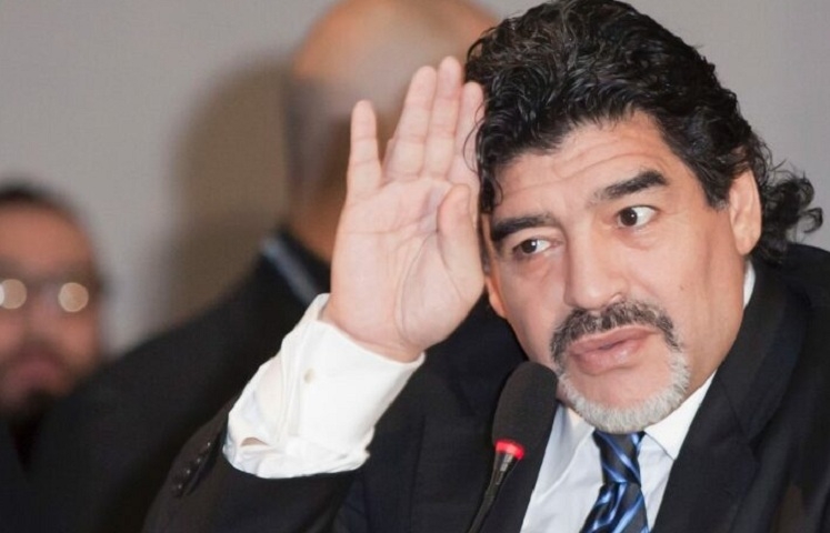 Em 2010, quando treinava a seleção da Argentina, Diego Maradona prometeu que desfilaria sem roupa pelo centro de Buenos Aires caso conquistasse a Copa do Mundo daquele ano com seu país. Reprodução: Flipar
