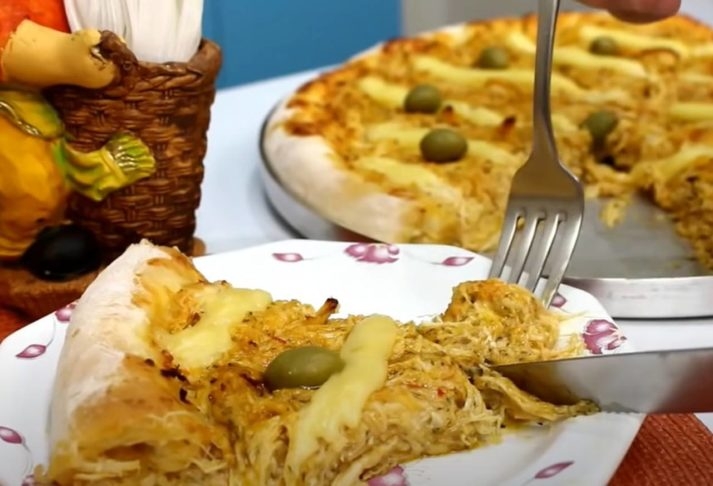 5º) Frango com catupiry (42% dos pedidos): A pizza de frango com catupiry é uma criação tipicamente brasileira, tendo surgido nas pizzarias paulistas entre as décadas de 1980 e 1990. Reprodução: Flipar