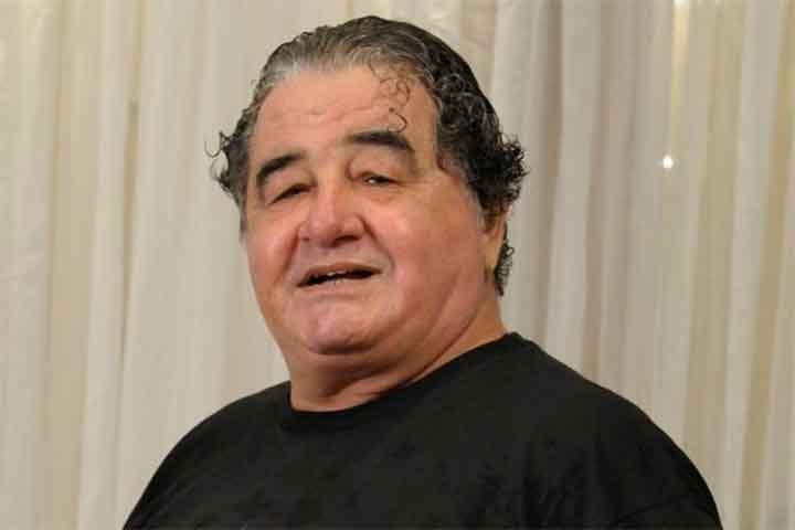 O ator atribuiu o episódio a uma possível “falsa sensação” da colega. “Também acho que, se tivesse sido algo sério, alguém teria notado. Ali havia diretores, produtores… Ninguém permitiria esse tipo de comportamento.”
 Reprodução: Flipar