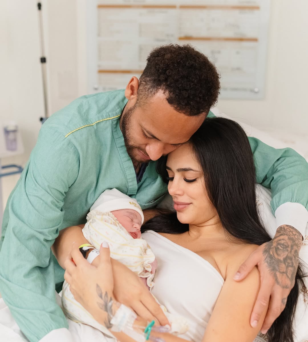 Neymar e Bruna Biancardi com Mel. Foto: Reprodução Instagram @brunabiancardi