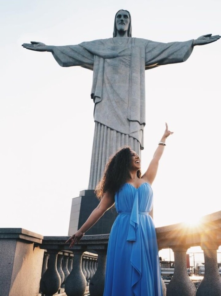 Valéria Valenssa, a eterna Globeleza, fez 53 anos no dia 05/10. E comemorou com um ensaio no Cristo Redentor, cartão-postal do Rio de Janeiro, com fotos e vídeos publicados no Instagram.  
 Reprodução: Flipar