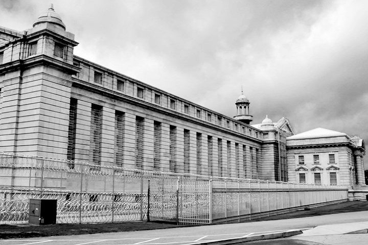 USP Atlanta (Atlanta, Geórgia): Fundada em 1902, essa penitenciária se destacou tanto por seu tamanho quanto por sua arquitetura imponente e foi planejada para abrigar um grande número de detentos com um nível de segurança elevado. Reprodução: Flipar