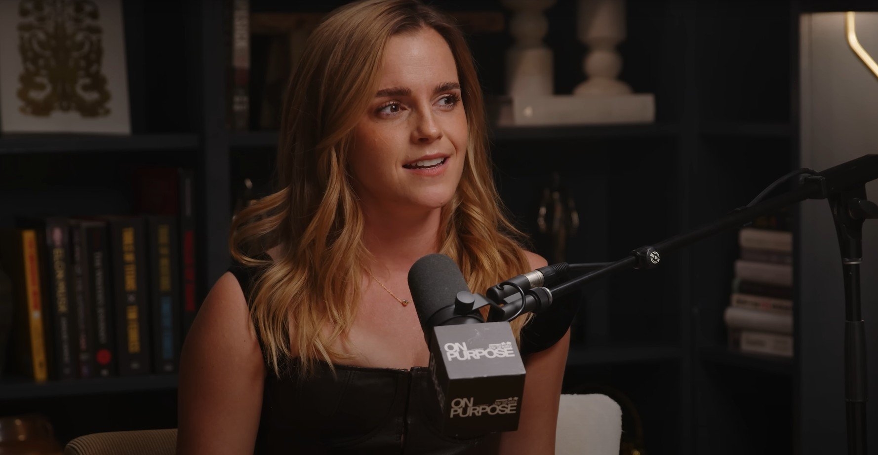 Até que em setembro de 2025, Emma reapareceu e concedeu duas entrevistas, uma ao Podcast “On Purpose With Jay Shetty” e outra à revista “Hollywood Authentic”, e contou o motivo de seu afastamento, além de outras revelações sobre sua vida e carreira. Confira a seguir as principais declarações da atriz.
 Reprodução: Flipar