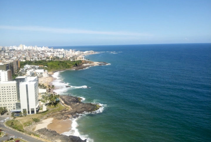 O litoral de Salvador é outro ponto de destaque da cidade. A cidade tem mais de 50 quilômetros de praias, incluindo algumas das mais belas do Brasil.  Reprodução: Flipar