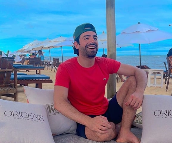 Tudo começou em maio de 2022, quando o jornalista Matheus Baldi postou nas redes sociais que Klara tinha dado à luz uma criança. Pouco depois, ele apagou a publicação e hoje sabe-se que isso foi um pedido dela.  Reprodução: Flipar