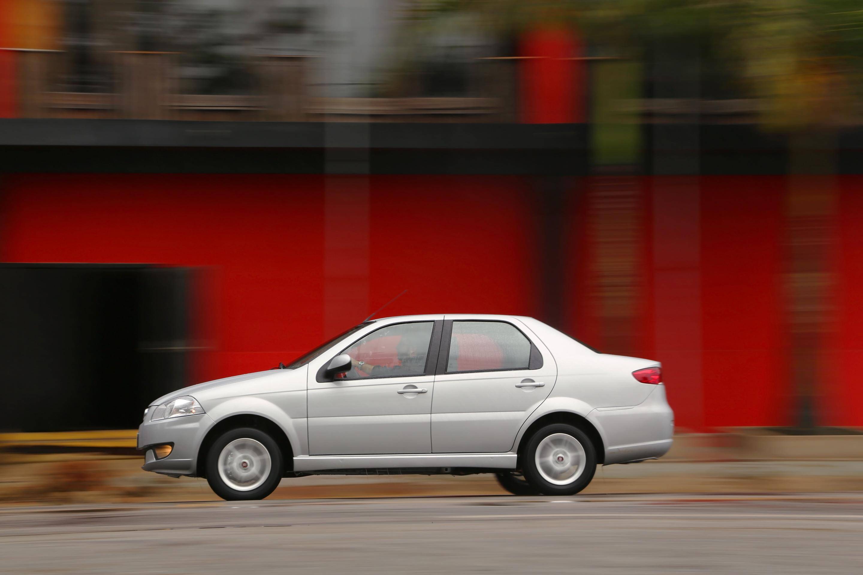 Siena, da Fiat: 11º lugar em número de unidades emplacadas em 2015. Foto: Divulgação