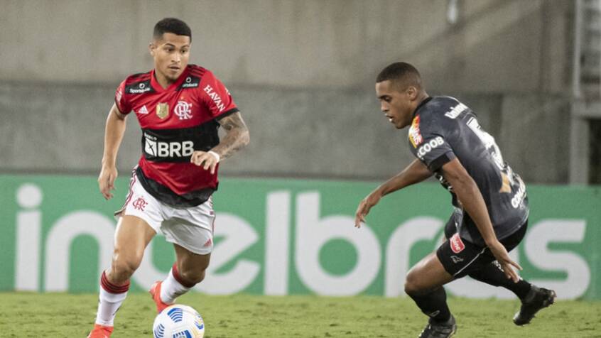 Flamengo volta a vencer o ABC em jogo de polêmica no VAR e avança na Copa do Brasil. Foto: Lance!