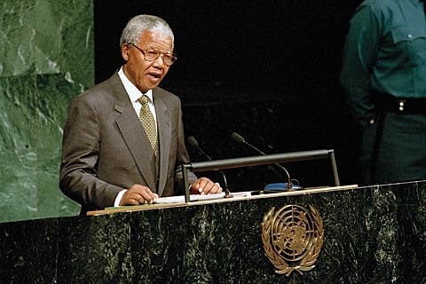 Mandela discursa na ONU em 1994, pouco após ser eleito o primeiro presidente negro da África do Sul Reprodução